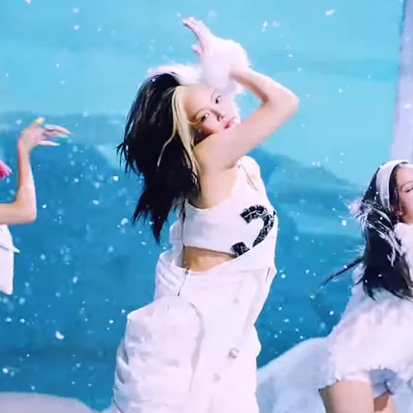 Charlotte Simone fox fur bracelet - Picture 11 of 11